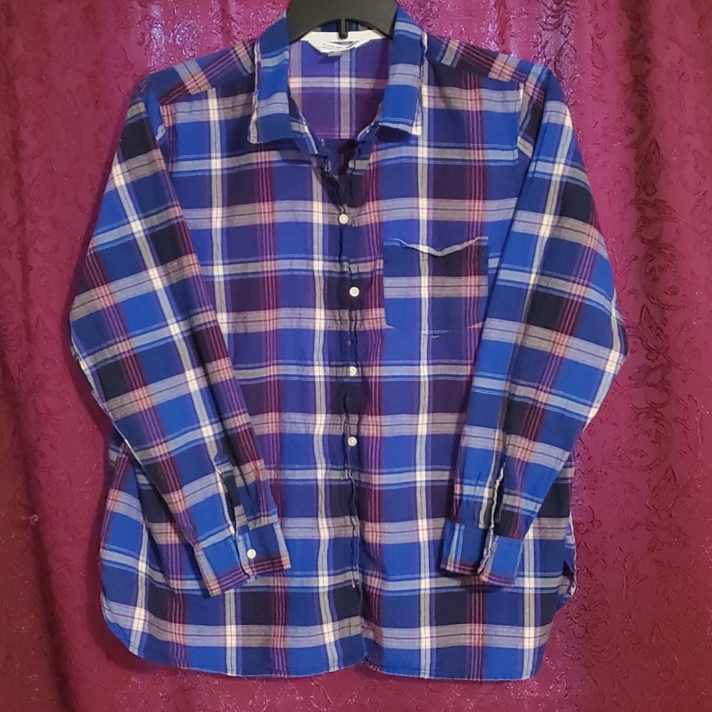 Old Navy long sleeved button up plaid shirt